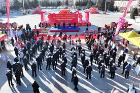 甘肃民乐首批赴外务工人员启程“淘金”图片