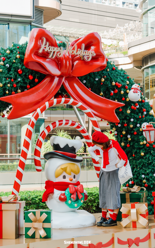 下暴雪的「圣诞小镇」开了！12米泡泡玛特圣诞树亮灯