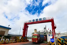 受台风“蝴蝶”影响 琼州海峡客滚船停运图片