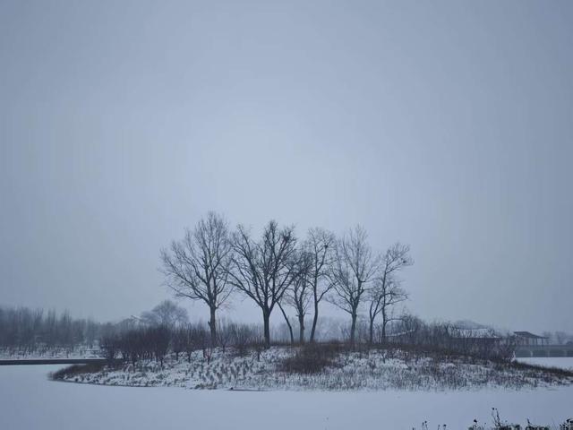 一脚踏进黑白世界！记住这个地方，下场雪来打卡