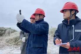 24小时在岗！长沙电力人顶风冒雪守护市民温暖过冬图片