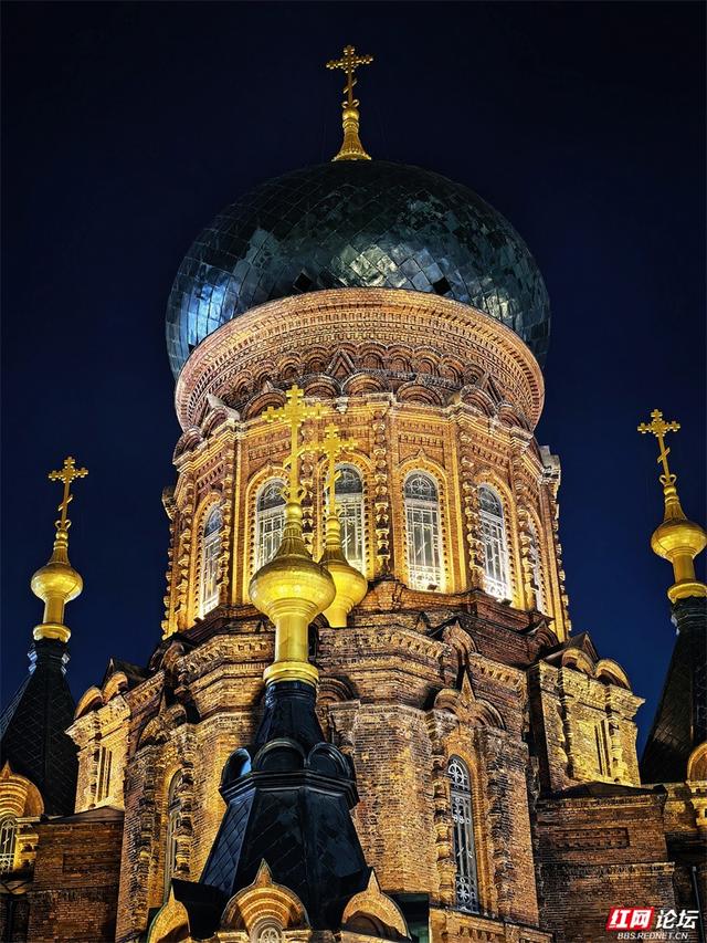 岁暖时刻丨冰城夜未眠：哈尔滨的浪漫从夜晚开始