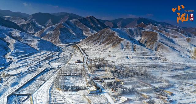 一幅铺展的山水墨韵