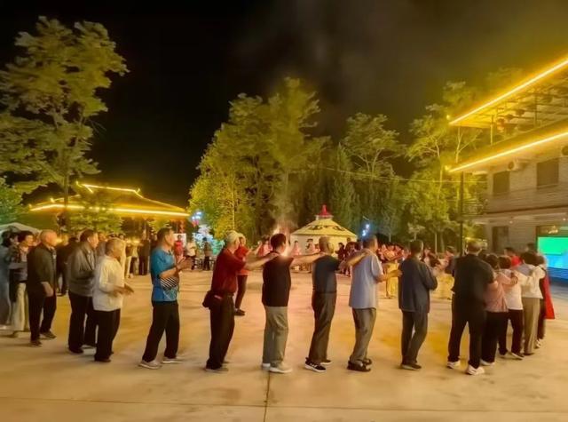 篝火映立秋！西坡镇张果老康养产业园成“慢生活”新地标