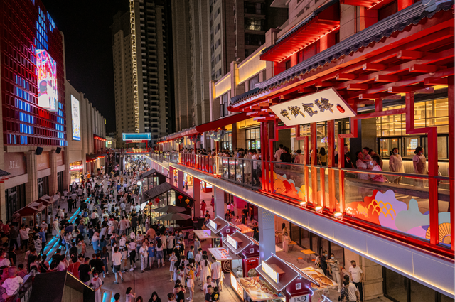 最近，洛阳人都在钻商场，怎么回事？