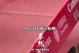 杭州亚运会拳击赛 印度队vs日本队，场下3名印度教练激动助威，体内的“洪荒之力”快按耐不住了图片
