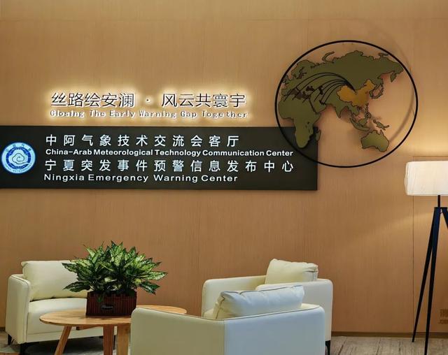 走，看中阿博览会去！象象：相中了这个“会客厅”，想去……