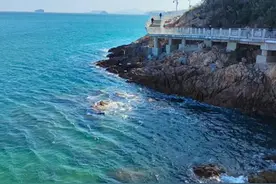 女游客疑因拍照在深圳不慎坠海溺亡，当地：遗体已存放殡仪馆图片