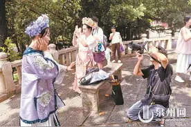 《商业性拍摄“十禁止”规范公约》实施首日 持证上岗“旅拍”规范多了图片