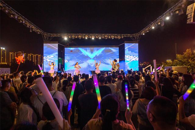 新疆夏日夜游风情百样