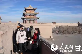 跟着总书记看中国丨万里长城西起 丝路雄关新姿图片