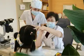 14年4次手术，陪伴先天性小眼球患儿“长大”图片