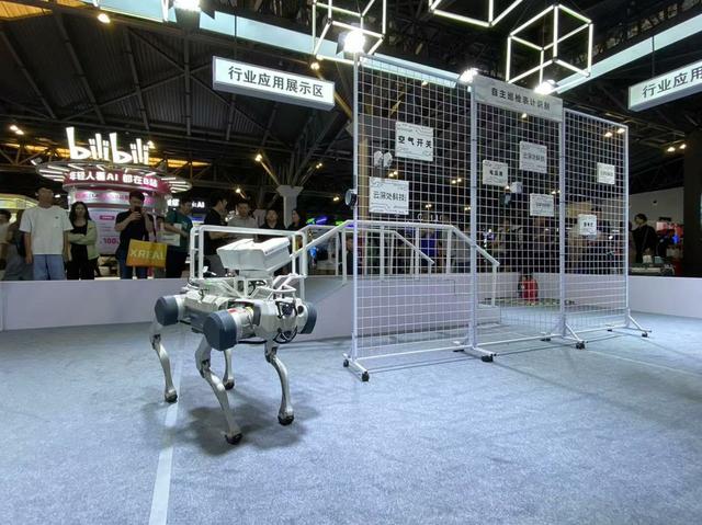云深处科技亮相WAIC2025，展示具身智能机器人关键技术与实战应用