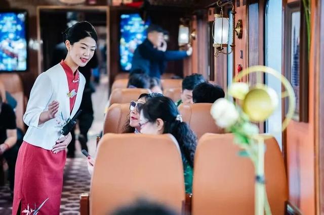 “津旅时光号” 天津启程！复古绿皮车变移动剧场