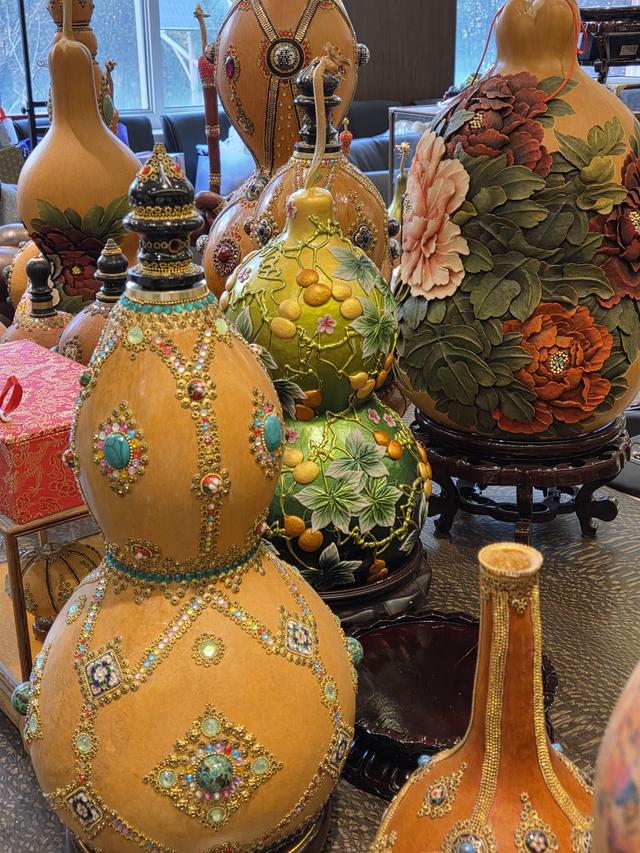 社区达人|朴素葫芦变身精美工艺品，“葫芦康”用镶嵌工艺为葫芦“点睛”