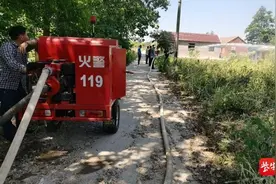 盐城市亭湖区盐东镇:一网格巡查遇火情 冷静处置除隐患图片