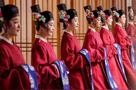 朱红、花青、丁香……这部电影里的传统色彩很中国图片