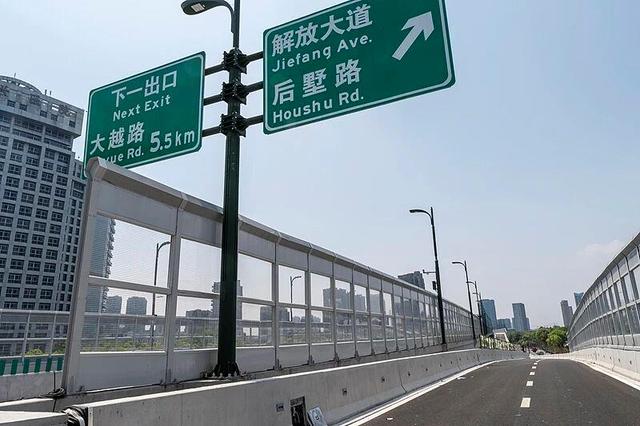 假期返程交通流量将大幅增加，自驾安全提示→