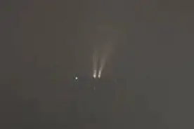 现场实拍：惊险！一客机起飞后不久被闪电击中图片