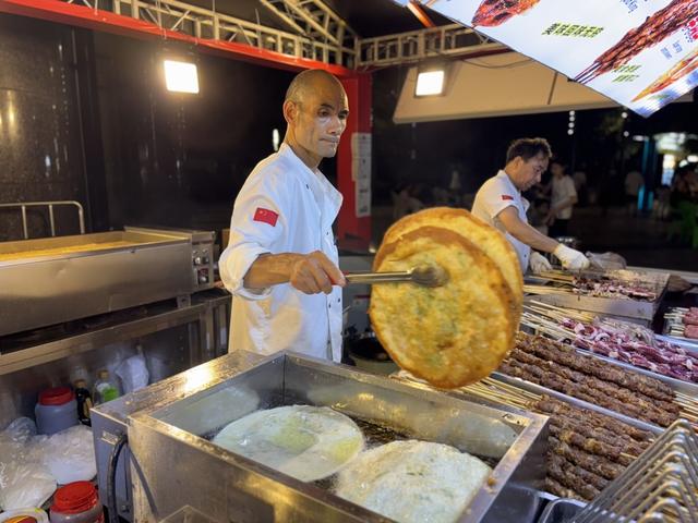 从水岸到露台，从广场到小巷，上海之夏“夜”态万千