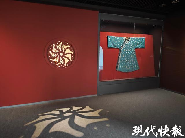 丝路上的两颗璀璨明珠！“苏韵江南与丝路哈密服饰文化展”在苏州开幕