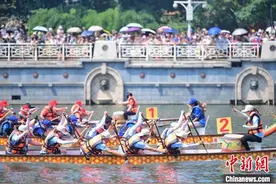 2024天津海河龙舟赛揭幕 50余个国家近百名外籍选手参赛图片