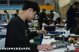 聚焦机器人技术，湖南生物机电职院在这个比赛中获佳绩图片