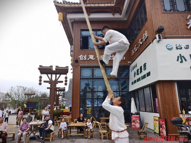 世界那么大我要去怀化|“双人爬杆”点亮榆树湾