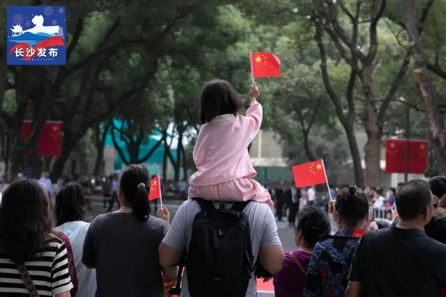 与国同庆，与城共情