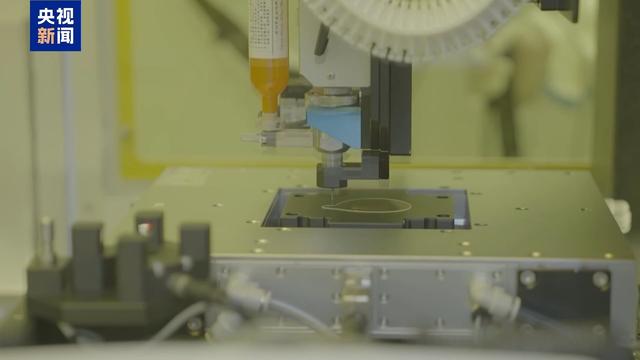 “工作搭子”升级了！看广东智能眼镜如何“玩转”纳米世界