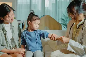 宝宝积食、消化不良？专家手把手教你推拿方法，快学起来~图片