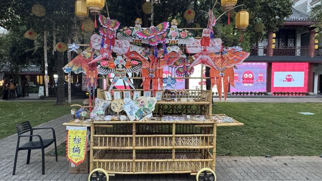 橘洲雪落引客来！《江天暮雪》三日迎客近万，宋韵光影点亮国庆