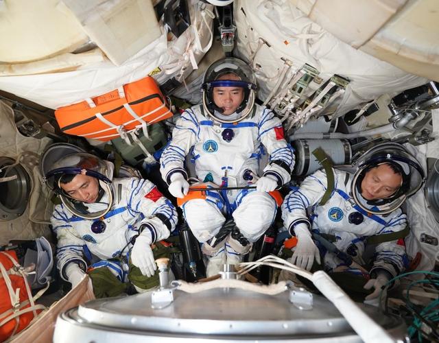 神二十一乘组指令长张陆：生命可以老去 唯有荣耀绚烂天地