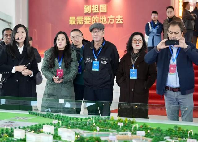 在采风中感受克拉玛依发展脉搏——“相聚油城·乐享游城·魅力友城”国际文化传播活动参访侧记