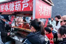 大虾、臭豆腐、鸡爪、海带……“万物皆可糖葫芦”是真的！图片