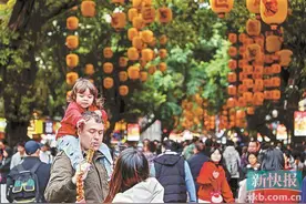 赶大集、吃饺子、看烟花、吃早茶……中国年味“圈粉”外国友人来华过春节图片