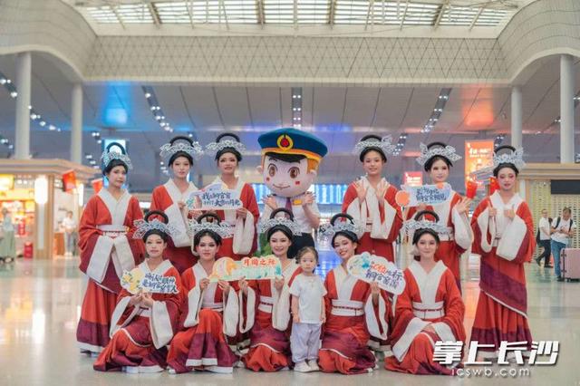 唐风陶韵走进长沙南站，铜官窑向旅客发出邀约