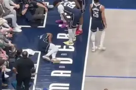 NBA突发意外！欧文左膝反关节受伤，被搀扶离场图片