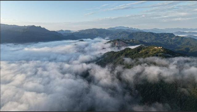 英山：云海日出美如画