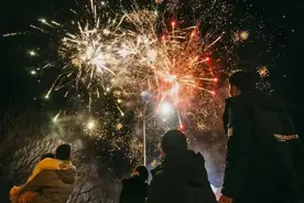 今年过年多地已明确可燃放烟花爆竹！图片