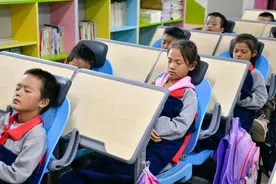 你家娃每天睡几个小时？部分中小学生睡眠不足现象调查图片