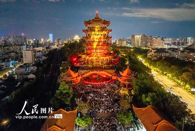 湖北武汉：夜游黄鹤楼