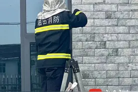 家里“藏”着2个马蜂窝，再一细查门口还有5个图片