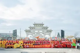 “村晚”嗨起来！青岛西海岸海青200多名“民星”带来乡味盛宴图片