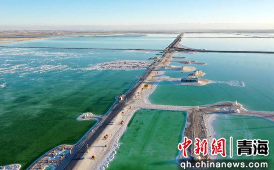 青海察尔汗盐湖变身“网红”景区 工业游发掘新动能