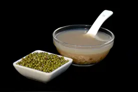 碧绿的豆汤更解暑图片