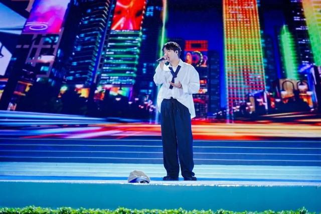 “浪漫七夕·仙来保亭”全民潮歌会浪漫上演！以歌为媒，绘就保亭文旅融合新画卷