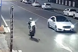 男子骑摩托车炫技耍酷还发圈显摆，交警：罚款、扣分图片