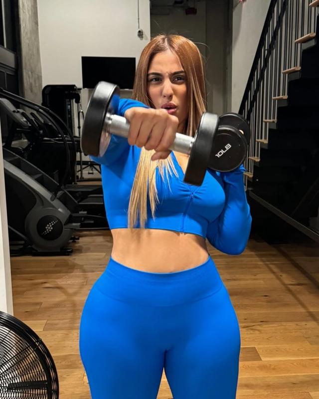 女主持：我还是处女 皮尔斯：你说啥？你都是老女人了好吧！