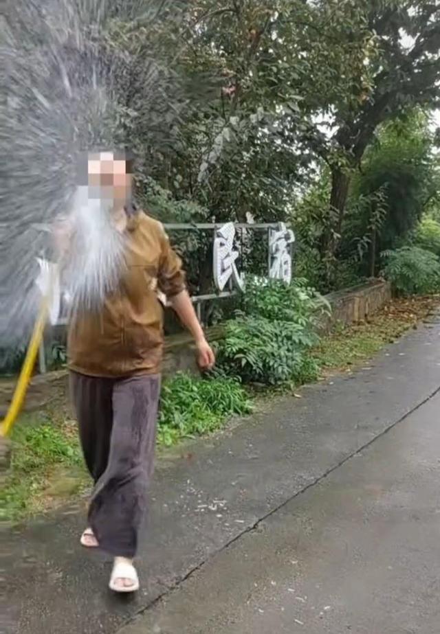 游客称在花果山景区“捡果实”引冲突
